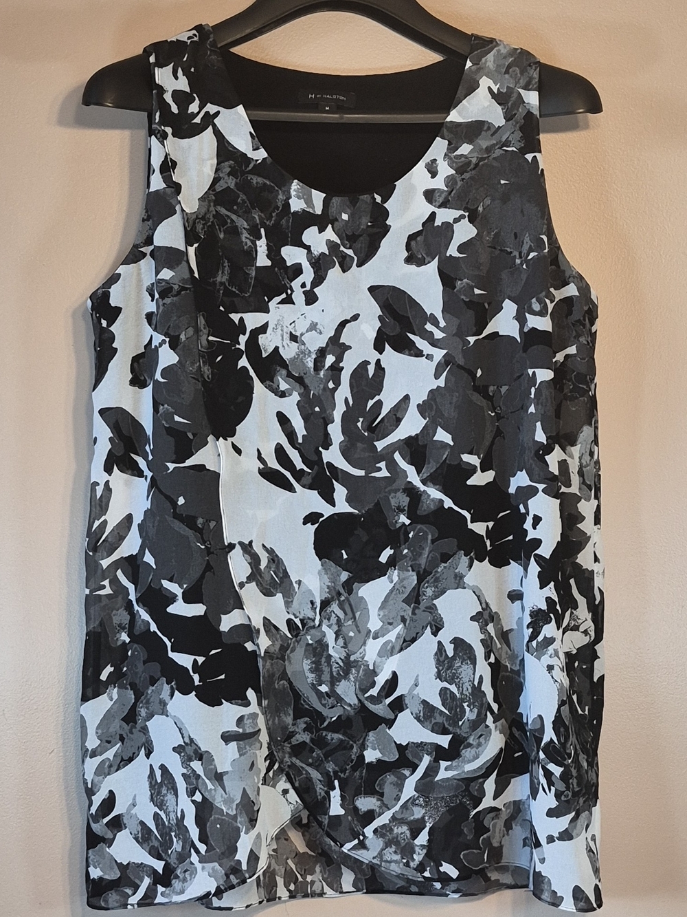 H by Halston Black and White Abstract Floral Sleeveless Tunic